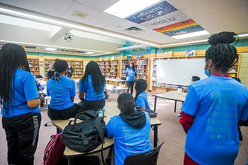 MIKAELA MACKENZIE / WINNIPEG FREE PRESS

Rhonda Thompson, treasurer of the Black History Manitoba Celebration Committee, speaks to students at Collège Jeanne-Sauvé at the Know Their Names campaign launch in Winnipeg on Monday, Feb. 28, 2022. For Ben Waldman story.
Winnipeg Free Press 2022.