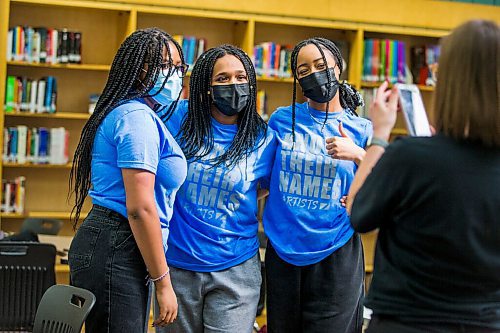 MIKAELA MACKENZIE / WINNIPEG FREE PRESS

Collège Jeanne-Sauvé students Naomi Abraha (left), Vic-El Otegbade, and Adeife Opaleke pose for a photo in their t-shirts at the Know Their Names campaign launch in Winnipeg on Monday, Feb. 28, 2022. For Ben Waldman story.
Winnipeg Free Press 2022.