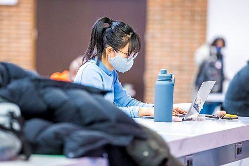 MIKAELA MACKENZIE / WINNIPEG FREE PRESS

Janet Nguyen, bachelor of sciences student, studies in the University Centre on campus at the University of Manitoba in Winnipeg on Monday, Feb. 28, 2022. For Maggie Macintosh story.
Winnipeg Free Press 2022.