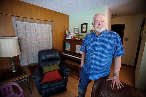 JOHN WOODS / WINNIPEG FREE PRESS
Wayne Turner, who is adopted and has discovered through a DNA analysis company that he has 10 siblings, is photographed in his home Monday, February 28, 2022. He has been able to talk to some of them and they hope to meet.

Re: Rollason