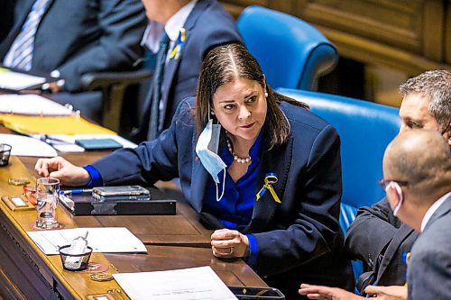 MIKAELA MACKENZIE / WINNIPEG FREE PRESS

Premier Heather Stefanson on the first day back in session at the Manitoba Legislative Building in Winnipeg on Wednesday, March 2, 2022. For Carol Sanders story.
Winnipeg Free Press 2022.