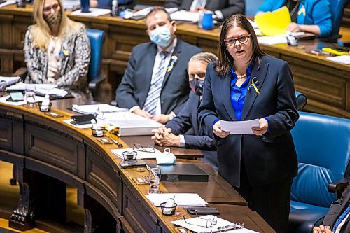 MIKAELA MACKENZIE / WINNIPEG FREE PRESS

Premier Heather Stefanson on the first day back in session at the Manitoba Legislative Building in Winnipeg on Wednesday, March 2, 2022. For Carol Sanders story.
Winnipeg Free Press 2022.