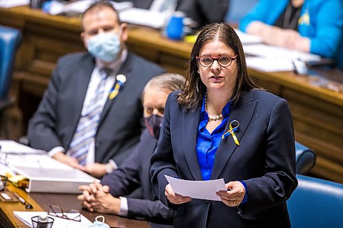 MIKAELA MACKENZIE / WINNIPEG FREE PRESS

Premier Heather Stefanson on the first day back in session at the Manitoba Legislative Building in Winnipeg on Wednesday, March 2, 2022. For Carol Sanders story.
Winnipeg Free Press 2022.