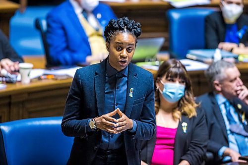 MIKAELA MACKENZIE / WINNIPEG FREE PRESS

NDP MLA Uzoma Asagwara on the first day back in session at the Manitoba Legislative Building in Winnipeg on Wednesday, March 2, 2022. For Carol Sanders story.
Winnipeg Free Press 2022.