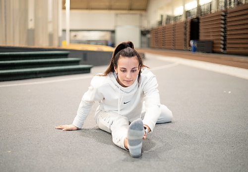 JESSICA LEE / WINNIPEG FREE PRESS

Heptathlete Madisson Lawrence poses for a photo at University of Manitobas indoor track on March 2, 2022.

Reporter: Taylor
