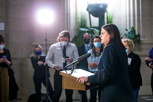 MIKAELA MACKENZIE / WINNIPEG FREE PRESS

Premier Heather Stefanson scrums in the rotunda at the Manitoba Legislative Building in Winnipeg on Wednesday, March 2, 2022. For Carol/Danielle story.
Winnipeg Free Press 2022.