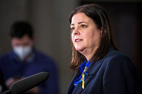 MIKAELA MACKENZIE / WINNIPEG FREE PRESS

Premier Heather Stefanson scrums in the rotunda at the Manitoba Legislative Building in Winnipeg on Wednesday, March 2, 2022. For Carol/Danielle story.
Winnipeg Free Press 2022.