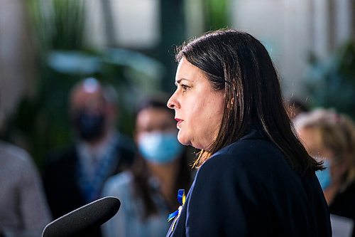 MIKAELA MACKENZIE / WINNIPEG FREE PRESS

Premier Heather Stefanson scrums in the rotunda at the Manitoba Legislative Building in Winnipeg on Wednesday, March 2, 2022. For Carol/Danielle story.
Winnipeg Free Press 2022.