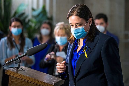 MIKAELA MACKENZIE / WINNIPEG FREE PRESS

Premier Heather Stefanson scrums in the rotunda at the Manitoba Legislative Building in Winnipeg on Wednesday, March 2, 2022. For Carol/Danielle story.
Winnipeg Free Press 2022.