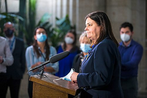 MIKAELA MACKENZIE / WINNIPEG FREE PRESS

Premier Heather Stefanson scrums in the rotunda at the Manitoba Legislative Building in Winnipeg on Wednesday, March 2, 2022. For Carol/Danielle story.
Winnipeg Free Press 2022.