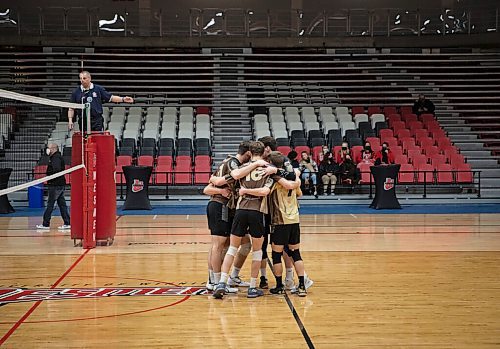 JESSICA LEE / WINNIPEG FREE PRESS

The University of Manitoba Bisons huddle in between sets. The University of Winnipeg Wesmen played against the University of Manitoba Bisons in mens volleyball finals on March 3, 2022.

Reporter: Taylor
