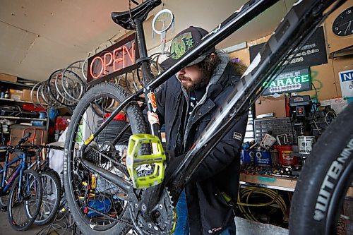 MIKE DEAL / WINNIPEG FREE PRESS
Jeff Nespiak, owner, Southside Cycle Works.
With uber-high gas prices, will demand for bikes  already high during the pandemic  increase even more?
See Malak Abas story
220304 - Friday, March 04, 2022.