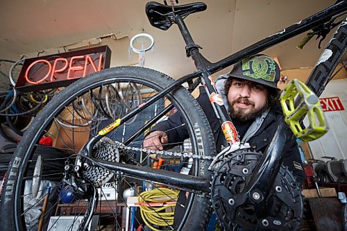 MIKE DEAL / WINNIPEG FREE PRESS
Jeff Nespiak, owner, Southside Cycle Works.
With uber-high gas prices, will demand for bikes  already high during the pandemic  increase even more?
See Malak Abas story
220304 - Friday, March 04, 2022.