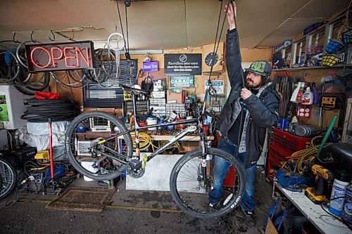 MIKE DEAL / WINNIPEG FREE PRESS
Jeff Nespiak, owner, Southside Cycle Works.
With uber-high gas prices, will demand for bikes  already high during the pandemic  increase even more?
See Malak Abas story
220304 - Friday, March 04, 2022.