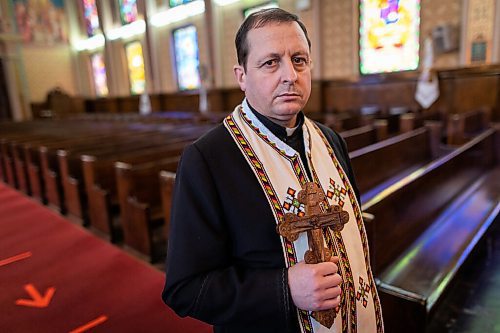 Daniel Crump / Winnipeg Free Press. Reverend Ihor Shved at the Ukrainian Catholic Metropolitan Cathedral of Sts. Volodymyr and Olha. March 5, 2022.