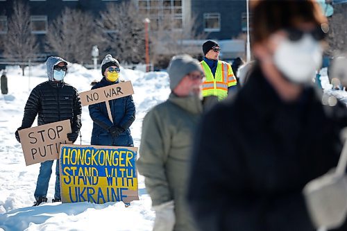 JOHN WOODS / WINNIPEG FREE PRESS
People gather at a rally in support of Ukraine and against the Russian invasion at The Forks Sunday, March 6, 2022.