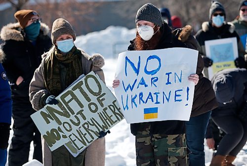 JOHN WOODS / WINNIPEG FREE PRESS
People gather at a rally in support of Ukraine and against the Russian invasion at The Forks Sunday, March 6, 2022.