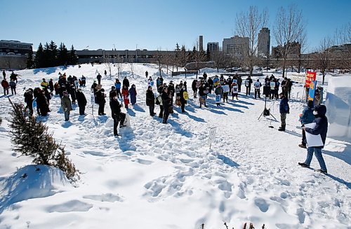 JOHN WOODS / WINNIPEG FREE PRESS
People gather at a rally in support of Ukraine and against the Russian invasion at The Forks Sunday, March 6, 2022.