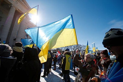 JOHN WOODS / WINNIPEG FREE PRESS
People gather at a rally in support of Ukraine and against the Russian invasion at the Manitoba Legislature Sunday, March 6, 2022.