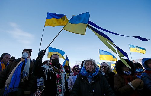 JOHN WOODS / WINNIPEG FREE PRESS
People gather at a rally in support of Ukraine and against the Russian invasion at the Manitoba Legislature Sunday, March 6, 2022.