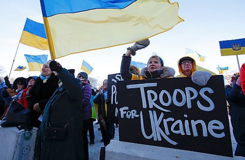 JOHN WOODS / WINNIPEG FREE PRESS
People gather at a rally in support of Ukraine and against the Russian invasion at the Manitoba Legislature Sunday, March 6, 2022.