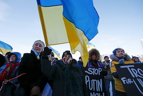 JOHN WOODS / WINNIPEG FREE PRESS
People gather at a rally in support of Ukraine and against the Russian invasion at the Manitoba Legislature Sunday, March 6, 2022.