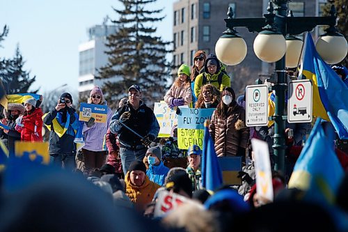 JOHN WOODS / WINNIPEG FREE PRESS
People gather at a rally in support of Ukraine and against the Russian invasion at the Manitoba Legislature Sunday, March 6, 2022.