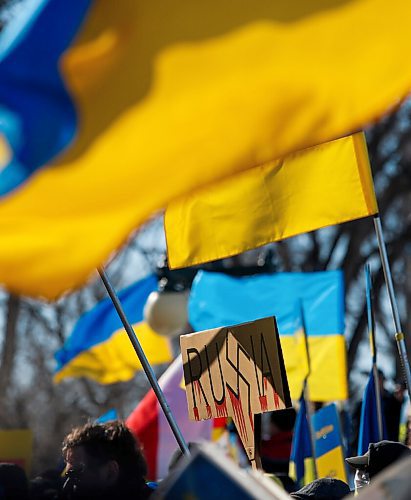 JOHN WOODS / WINNIPEG FREE PRESS
People gather at a rally in support of Ukraine and against the Russian invasion at the Manitoba Legislature Sunday, March 6, 2022.