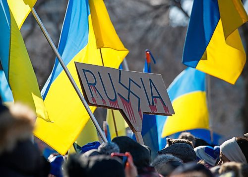 JOHN WOODS / WINNIPEG FREE PRESS
People gather at a rally in support of Ukraine and against the Russian invasion at the Manitoba Legislature Sunday, March 6, 2022.