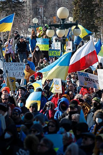 JOHN WOODS / WINNIPEG FREE PRESS
People gather at a rally in support of Ukraine and against the Russian invasion at the Manitoba Legislature Sunday, March 6, 2022.