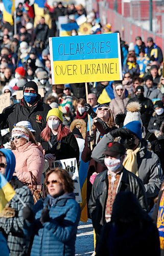 JOHN WOODS / WINNIPEG FREE PRESS
People gather at a rally in support of Ukraine and against the Russian invasion at the Manitoba Legislature Sunday, March 6, 2022.