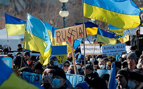 JOHN WOODS / WINNIPEG FREE PRESS
People gather at a rally in support of Ukraine and against the Russian invasion at the Manitoba Legislature Sunday, March 6, 2022.