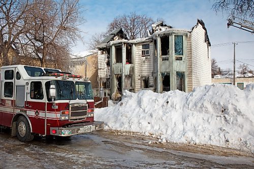 MIKE DEAL / WINNIPEG FREE PRESS
WFPS crews were still on the scene, Monday morning, at the duplex on Elgin Avenue that was destroyed by a fire that started Sunday evening.
Residents of a duplex are safe but homeless after a fire destroyed the building Sunday night.
The Winnipeg Fire Paramedic Service said on Monday the blaze broke out in a two-and-a-half-storey duplex in the 300 block of Elgin Avenue on Sunday at 10:19 p.m.
220307 - Monday, March 07, 2022.