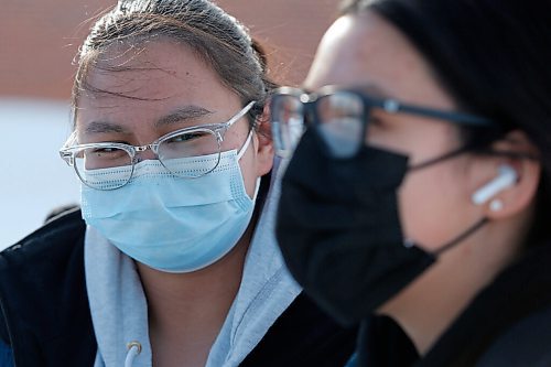 JOHN WOODS / WINNIPEG FREE PRESS
Outside Sisler High School, Monday, March 7, 2022, grade 12 students Francheska Reyes, left, and Kayla Johnston, give their opinions on masks in the classroom and if they will be removing them when allowed to do so. March 15th sees Manitobas COVID-19 mask protocols change and results in masks not being mandatory.