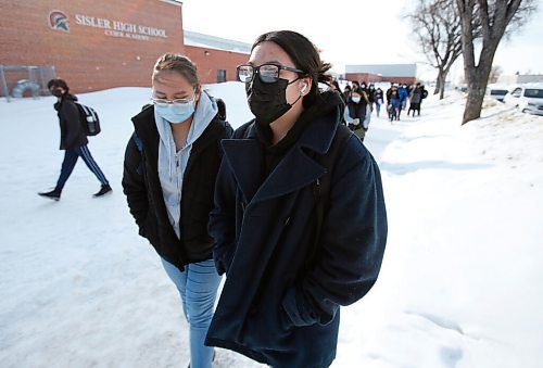 JOHN WOODS / WINNIPEG FREE PRESS
Outside Sisler High School, Monday, March 7, 2022, grade 12 students Francheska Reyes, left, and Kayla Johnston, give their opinions on masks in the classroom and if they will be removing them when allowed to do so. March 15th sees Manitobas COVID-19 mask protocols change and results in masks not being mandatory.