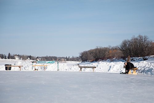 JESSICA LEE / WINNIPEG FREE PRESS

Mel Larson unlaces his skates after a skate on the Red River on March 7, 2022.


