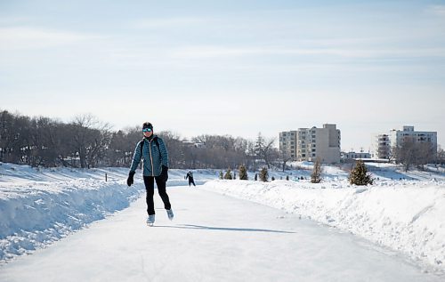 JESSICA LEE / WINNIPEG FREE PRESS

Liz Robinson skates on the Red River on March 7, 2022.



