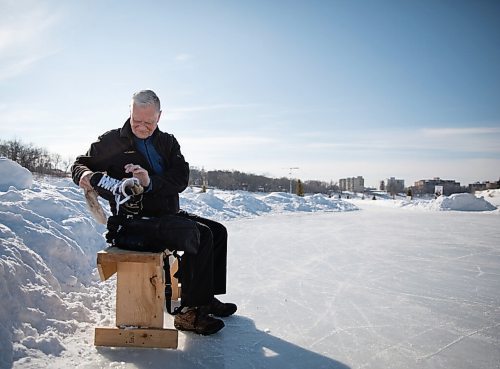 JESSICA LEE / WINNIPEG FREE PRESS

Mel Larson unlaces his skates after a skate on the Red River on March 7, 2022.


