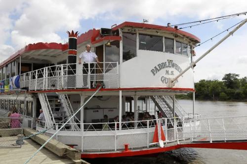 MIKE.DEAL@FREEPRESS.MB.CA 100727 - Tuesday, July 27, 2010 -  Captain Steve Hawchuk of the Paddlewheel Queen at the Alexander Docks. MIKE DEAL / WINNIPEG FREE PRESS