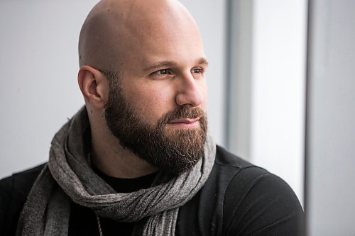 MIKAELA MACKENZIE / WINNIPEG FREE PRESS

Ryan Caligiuri, who was one of the first Manitobans to get covid, poses for a portrait in his office in Winnipeg on Tuesday, March 8, 2022. For Kevin story.
Winnipeg Free Press 2022.