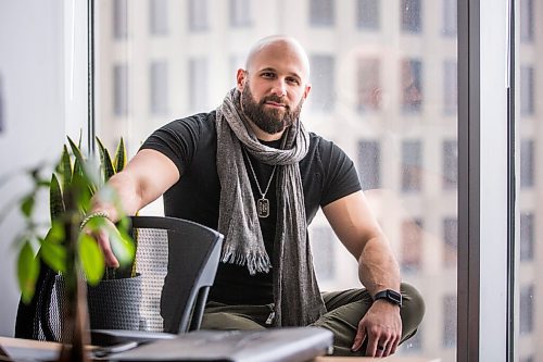 MIKAELA MACKENZIE / WINNIPEG FREE PRESS

Ryan Caligiuri, who was one of the first Manitobans to get covid, poses for a portrait in his office in Winnipeg on Tuesday, March 8, 2022. For Kevin story.
Winnipeg Free Press 2022.