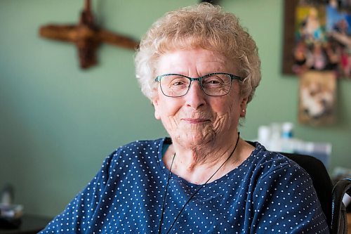 MIKAELA MACKENZIE / WINNIPEG FREE PRESS

Margaret Ward, a survivor of covid in the second wave, poses for a portrait in her room at the Convalescent Home of Winnipeg in Winnipeg on Wednesday, March 9, 2022. For Kevin story.
Winnipeg Free Press 2022.