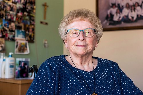 MIKAELA MACKENZIE / WINNIPEG FREE PRESS

Margaret Ward, a survivor of covid in the second wave, poses for a portrait in her room at the Convalescent Home of Winnipeg in Winnipeg on Wednesday, March 9, 2022. For Kevin story.
Winnipeg Free Press 2022.