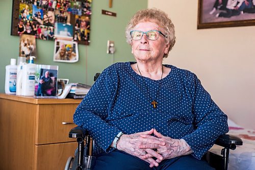 MIKAELA MACKENZIE / WINNIPEG FREE PRESS

Margaret Ward, a survivor of covid in the second wave, poses for a portrait in her room at the Convalescent Home of Winnipeg in Winnipeg on Wednesday, March 9, 2022. For Kevin story.
Winnipeg Free Press 2022.