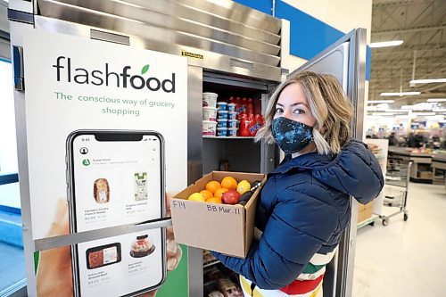 RUTH BONNEVILLE / WINNIPEG FREE PRESS

BIZ - Flashfood

Lea Coté, the Green Action Centres compost program coordinator, with a box of fruit purchased through the flash food app for $5 at The Gateway Superstore.

What: Lea regularly buys from Flashfood, an app offering 50 per cent off food near its expiry date. Loblaw brands (Superstore, No Frills) are partnered with it in Winnipeg.


March 10th,  2022
