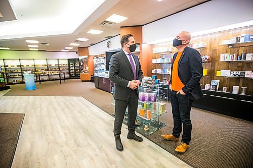 MIKAELA MACKENZIE / WINNIPEG FREE PRESS

Federal Public Safety Minister Marco Mendicino (left) chats with Emerson Duty Free owner Simon Resch on a visit to Emerson on Thursday, March 10, 2022. For Gabby story.
Winnipeg Free Press 2022.