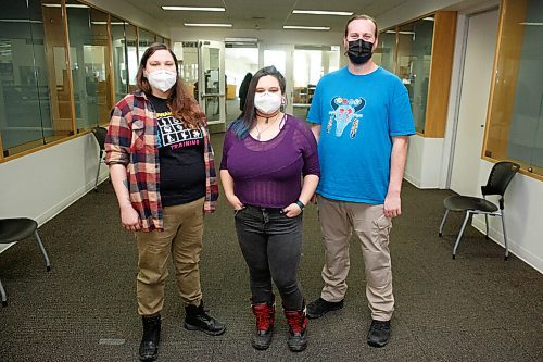 MIKE DEAL / WINNIPEG FREE PRESS
Graduates of the Fearless R2Ws community safety host program (from left), Landa Rispler, Julien Malik, and John Bur.
A graduation ceremony took place in the Millennium Library Friday morning.
The new Community Safety Host's have become certified security guards and have learned first aid, psychological first aid, harm reduction and how to become family advocates.
The safety hosts will do work placements in libraries in the North End and St. Boniface.
220311 - Friday, March 11, 2022.