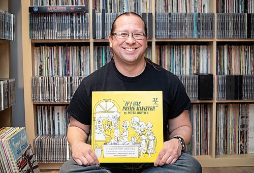 JESSICA LEE / WINNIPEG FREE PRESS
Ben Century poses for a photo at reporter Dave Sandersons home with his records on March 11, 2022.
Reporter: Dave