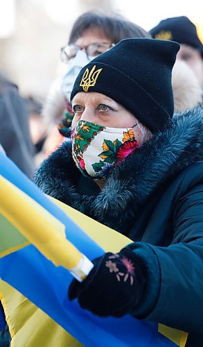 JOHN WOODS / WINNIPEG FREE PRESS
People gather at a rally in support of Ukraine and against the Russian invasion at the Manitoba Legislature Sunday, March 13, 2022.