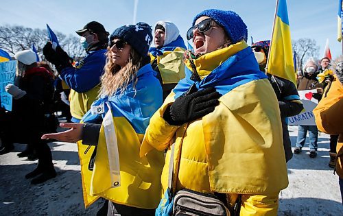 JOHN WOODS / WINNIPEG FREE PRESS
People gather at a rally in support of Ukraine and against the Russian invasion at the Manitoba Legislature Sunday, March 13, 2022.